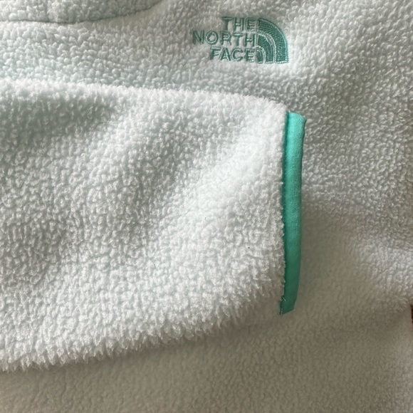 Girls North Face Pullover Size Medium(10-12) - Picture 5 of 6